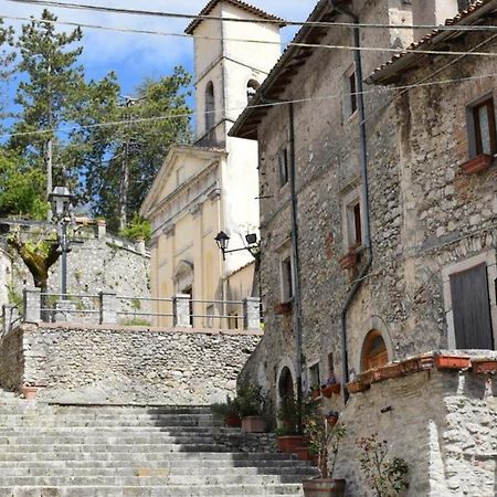 Casa Vacanza La Piazza Orvinio Exterior photo