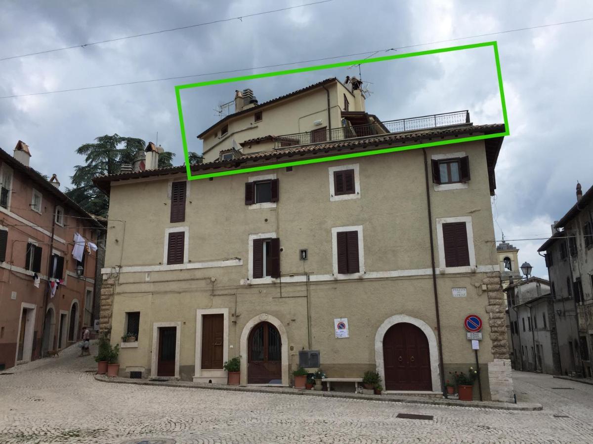 Casa Vacanza La Piazza Orvinio Exterior photo