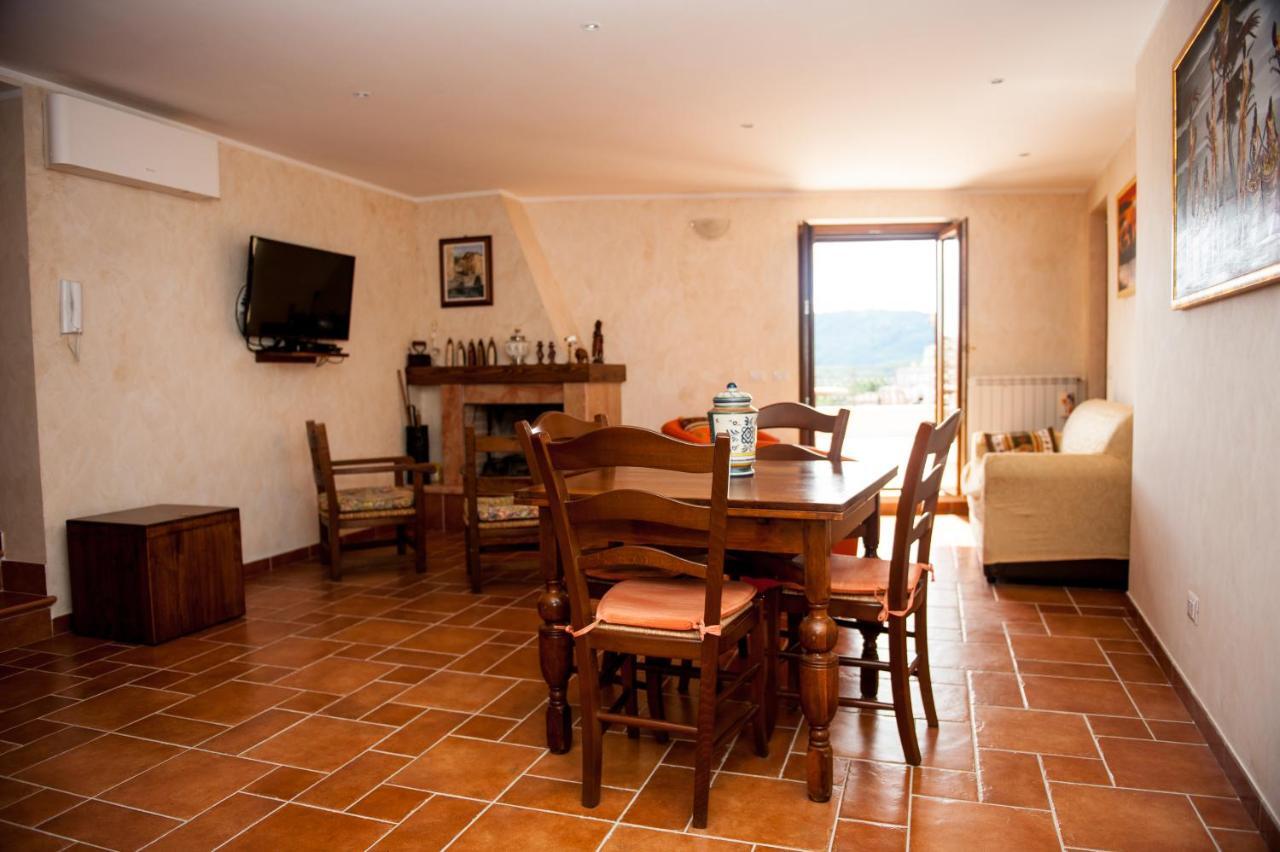 Casa Vacanza La Piazza Orvinio Exterior photo